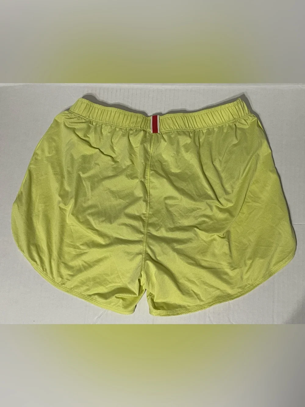 Tracksmith X JCrew Twilight Short - Women’s Medium - Pale Kiwi - EUC